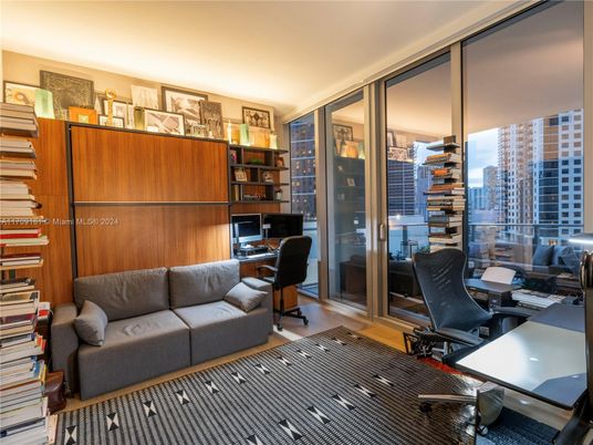 Home Office, Interior