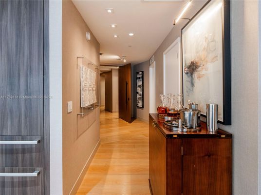 Interior, Recessed Lighting, Wood Texture Flooring