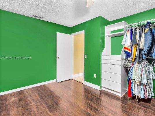 Interior, Walk-in Closets, Wood Texture Flooring