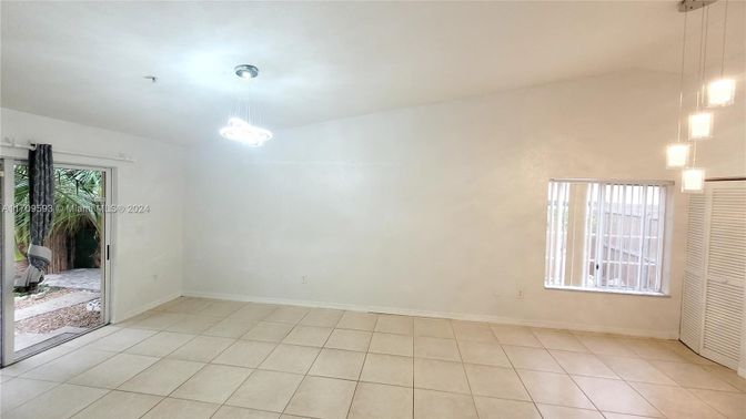 Empty room, Interior, Pendant Lights