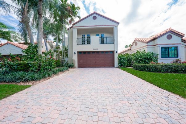 Attached, Exterior, Facade, Spanish Mediterranean
