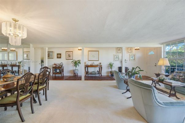 Chandelier, Dining room, Interior, Living room