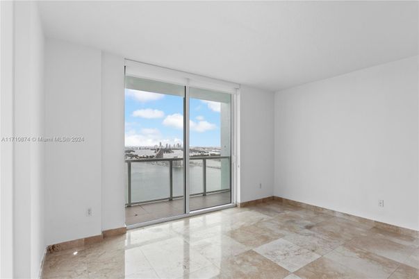 Empty room, Interior, Water