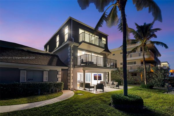 Backyard, Exterior, Facade, Modern