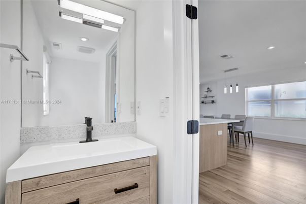 Bathroom, Dining room, Interior, Pendant Lights, Recessed Lighting, Wood Texture Flooring