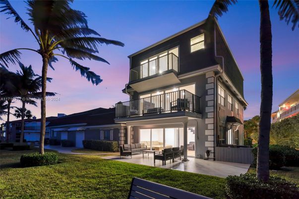 Backyard, Exterior, Facade, Modern