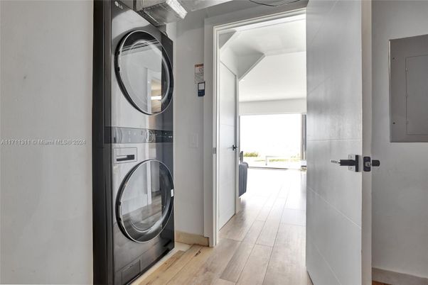 Interior, Utility Closets, Washer, Wood Texture Flooring