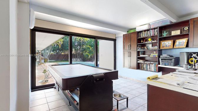 Billiard Table, Game Room, Interior