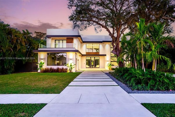 Backyard, Exterior, Facade, Modern