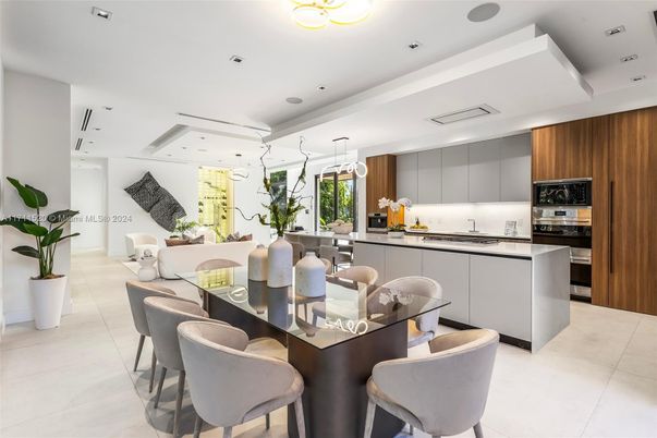 Dining room, Interior, Kitchen, Pendant Lights, Recessed Lighting, Stainless Steel Appliances