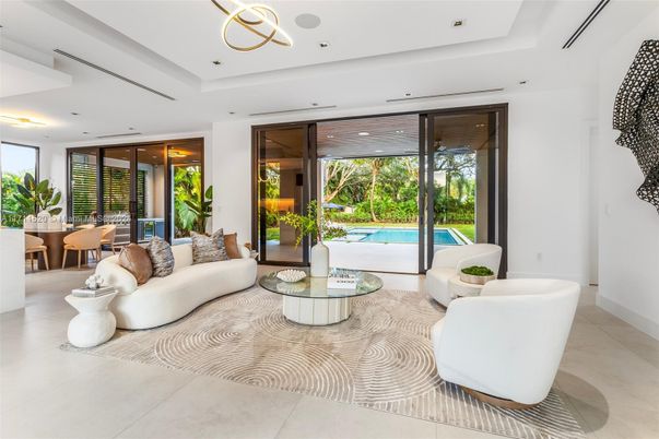 Dining room, Interior, Living room, Pendant Lights, Recessed Lighting