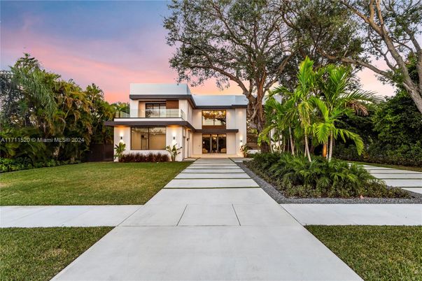 Backyard, Exterior, Facade, Modern