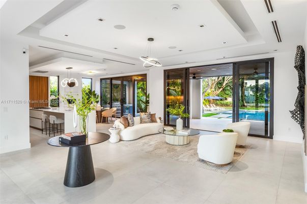Dining room, Interior, Living room, Pendant Lights, Recessed Lighting