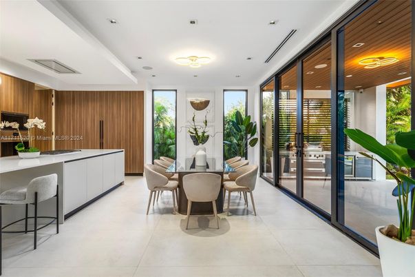 Dining room, Interior, Recessed Lighting