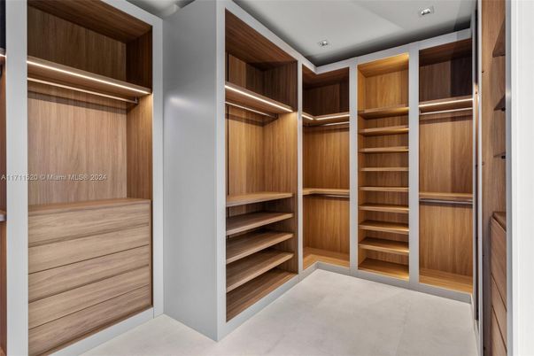 Interior, Recessed Lighting, Walk-in Closets