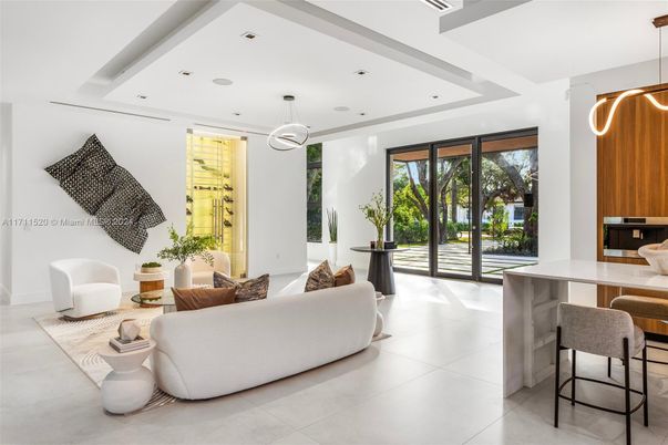 Interior, Living room, Pendant Lights, Recessed Lighting