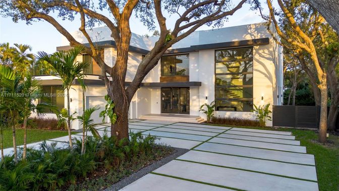 Backyard, Exterior, Facade, Modern