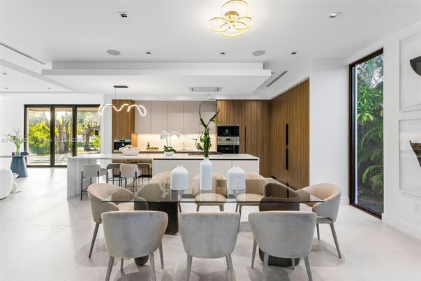 Dining room, Interior, Kitchen, Pendant Lights, Recessed Lighting