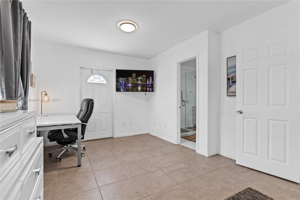 Home Office, Interior