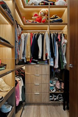 Interior, Walk-in Closets, Wood Texture Flooring
