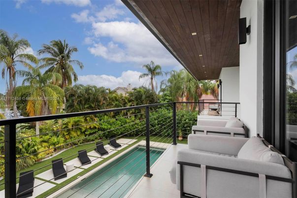 Exterior, Pool, Other