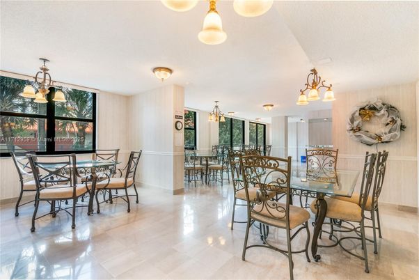 Chandelier, Dining room, Interior, Pendant Lights