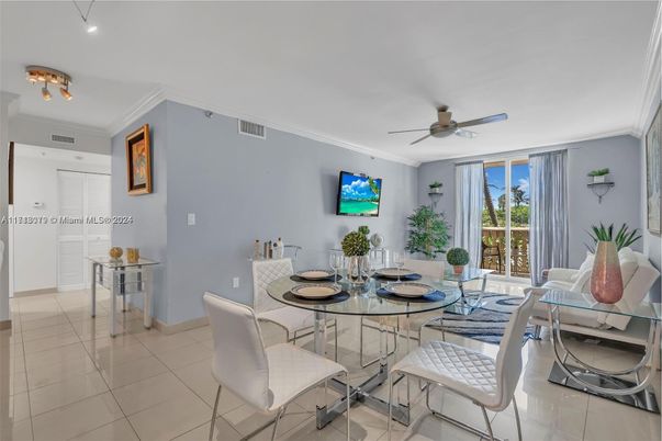 Dining room, Interior, Recessed Lighting
