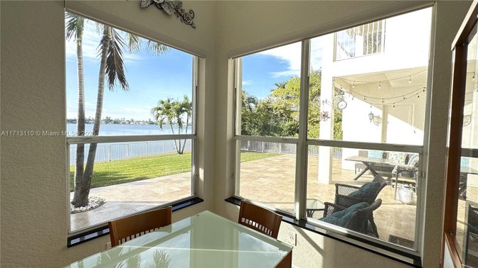 Interior, Sun Room, Water