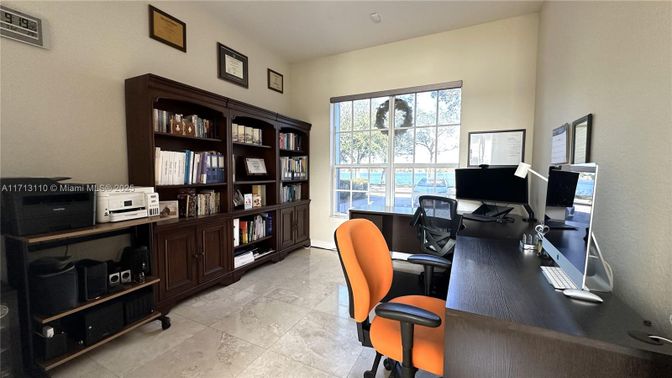Home Office, Interior