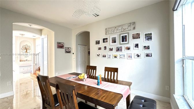 Dining room, Interior