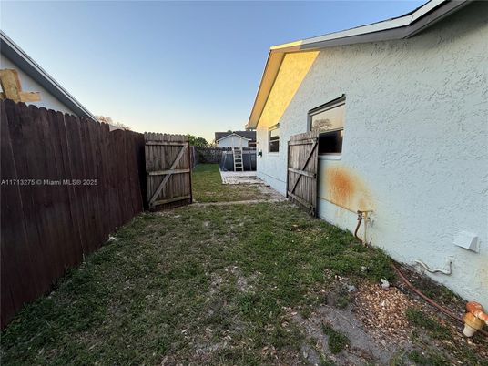Backyard, Exterior