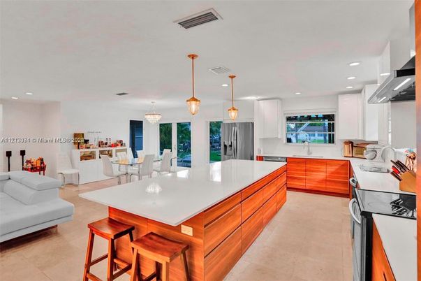 Dining room, Interior, Kitchen, Pendant Lights, Recessed Lighting, Stainless Steel Appliances