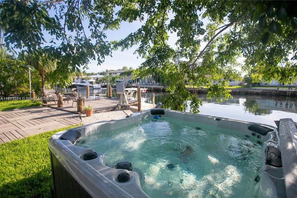 Exterior, Hot Tub, Lake