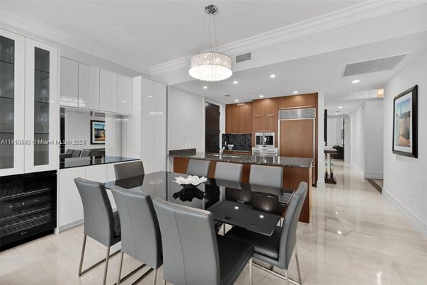 Dining room, Interior, Kitchen, Pendant Lights, Recessed Lighting, Stainless Steel Appliances