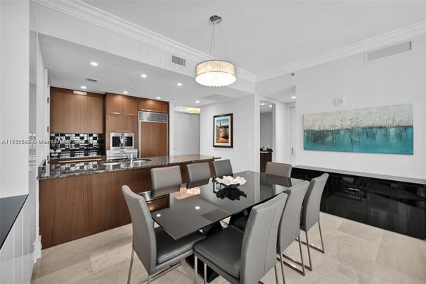 Dining room, Interior, Kitchen, Pendant Lights, Recessed Lighting, Stainless Steel Appliances