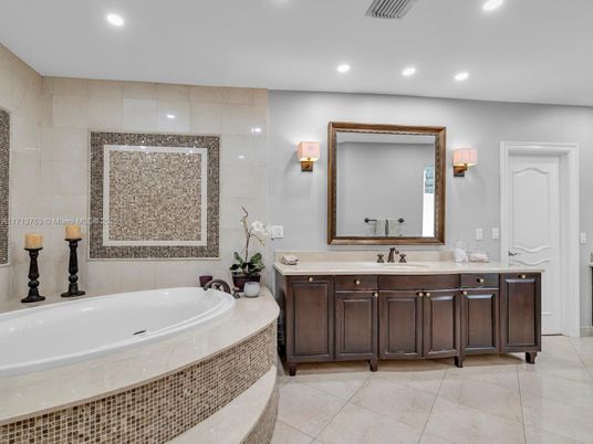Bathroom, Dual Sink Vanities, Interior, Recessed Lighting