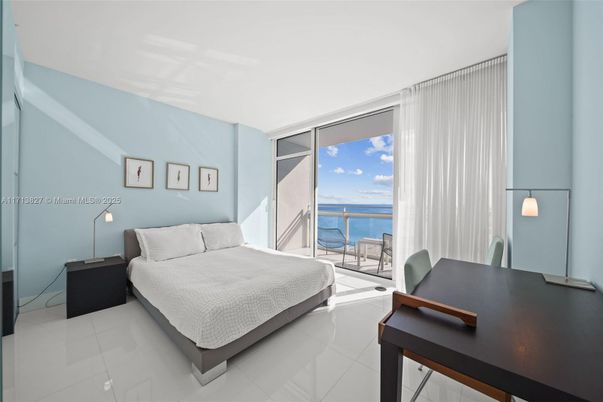 Bedroom, Interior, Water