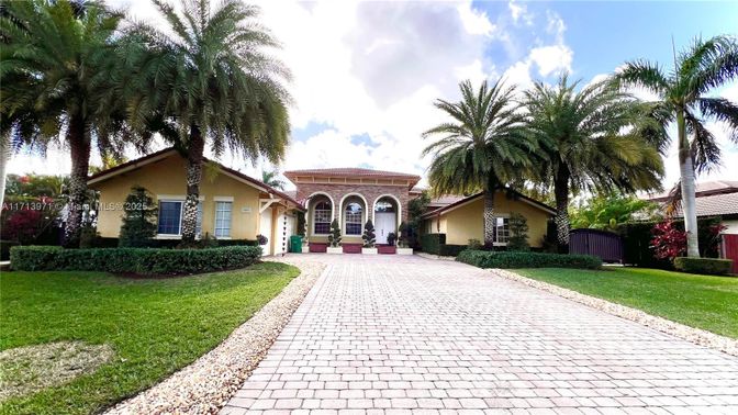 Backyard, Exterior, Facade, Mediterranean