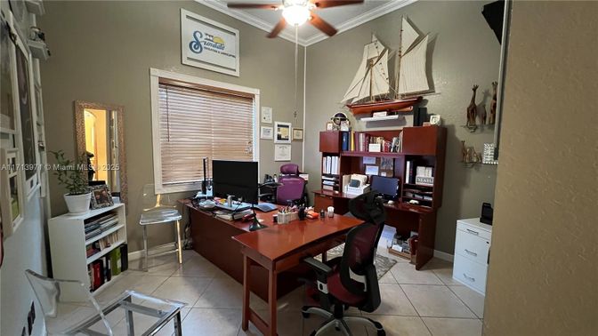 Home Office, Interior