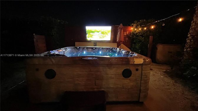 Exterior, Hot Tub
