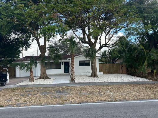 Attached, Exterior, Facade, Ranch