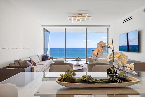 Interior, Living room, Water
