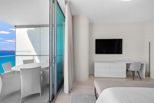 Bedroom, Interior, Water