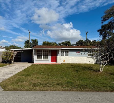 Backyard, Exterior, Facade, Ranch
