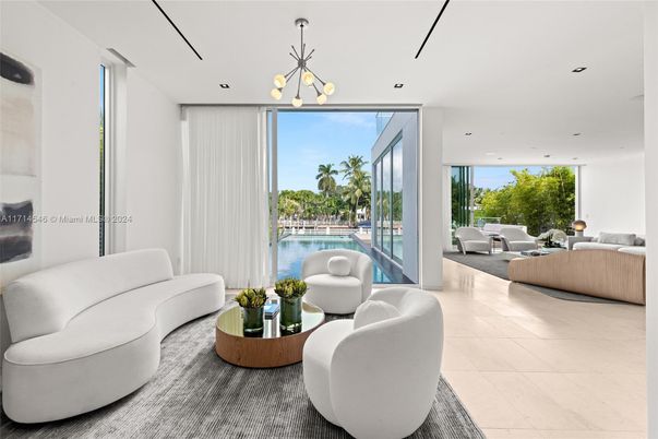 Interior, Living room, Pendant Lights, Recessed Lighting