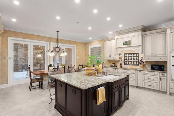 Dining room, Interior, Kitchen, Pendant Lights, Recessed Lighting, Stainless Steel Appliances