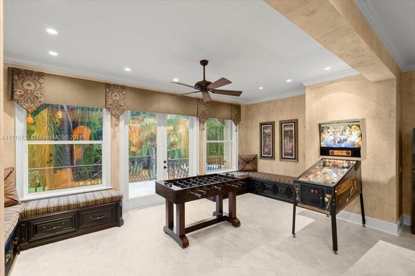 Game Room, Interior, Recessed Lighting