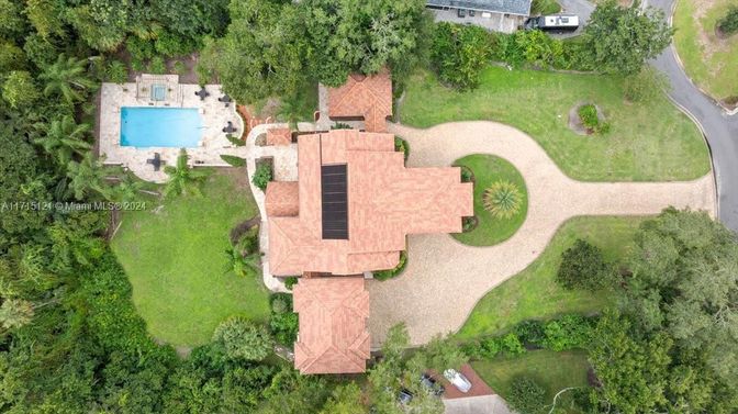 Exterior, Drone