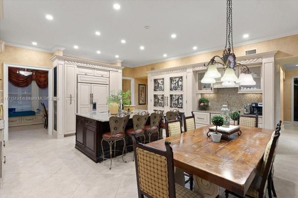 Chandelier, Dining room, Interior, Kitchen, Pendant Lights, Recessed Lighting, Stainless Steel Appliances