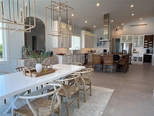 Dining room, Interior, Kitchen, Pendant Lights, Recessed Lighting, Stainless Steel Appliances